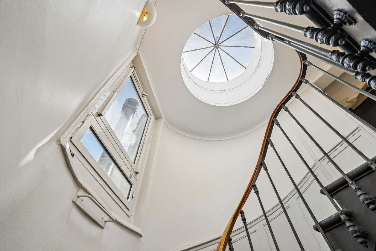 
                                                Vente
                                                 Studio bon état- 27m2 au sol- Paris 2ème