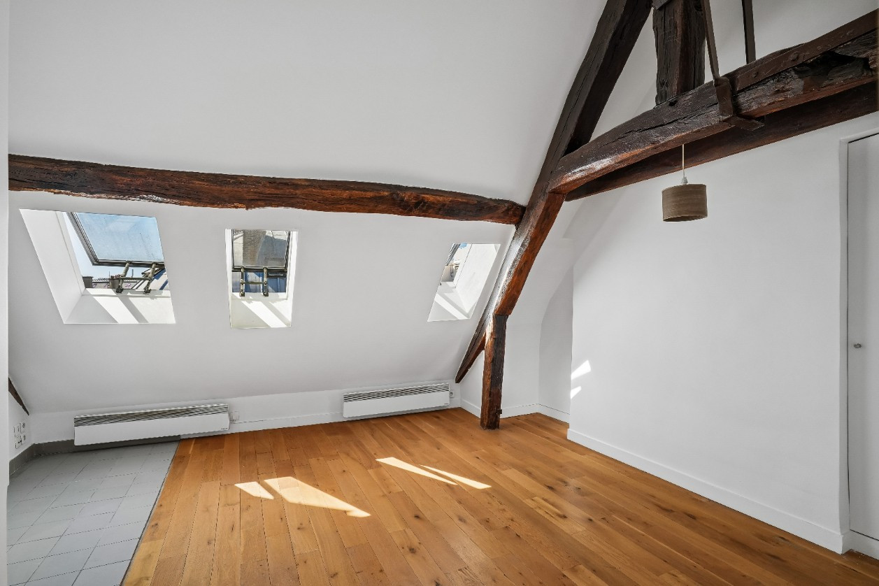 
                                                Vente
                                                 Studio bon état- 27m2 au sol- Paris 2ème