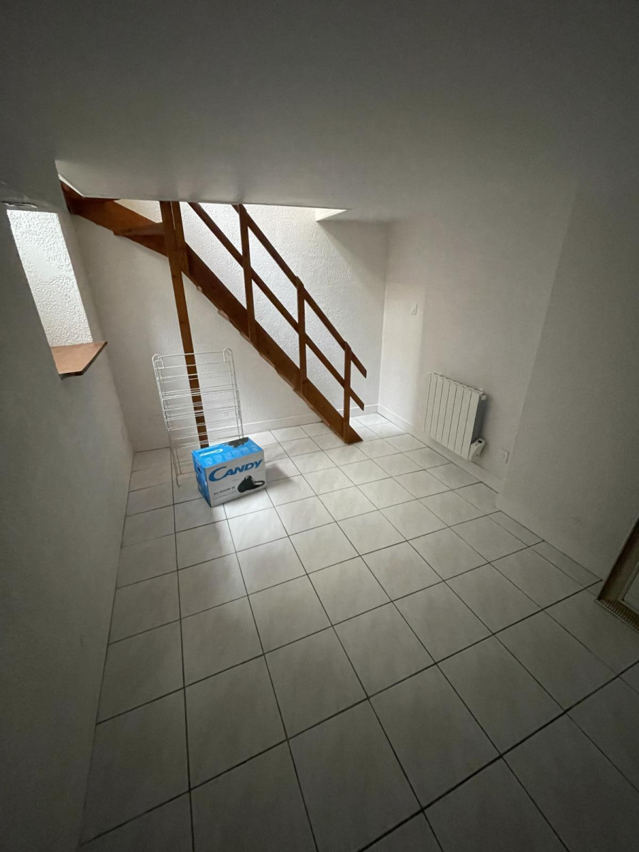 
                                                Location
                                                 Studio Bordeaux Gambetta Triangle Or