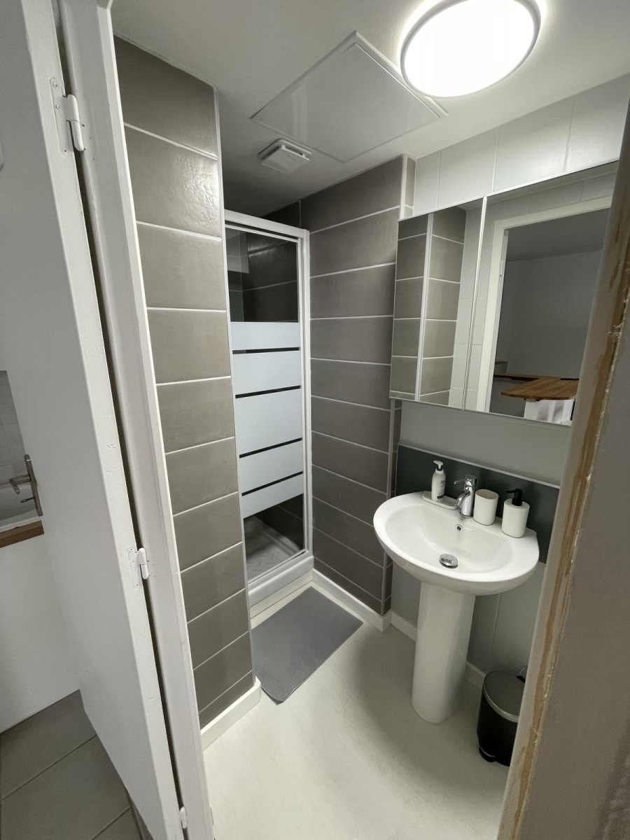 
                                                Location
                                                 Studio Bordeaux Gambetta Triangle Or