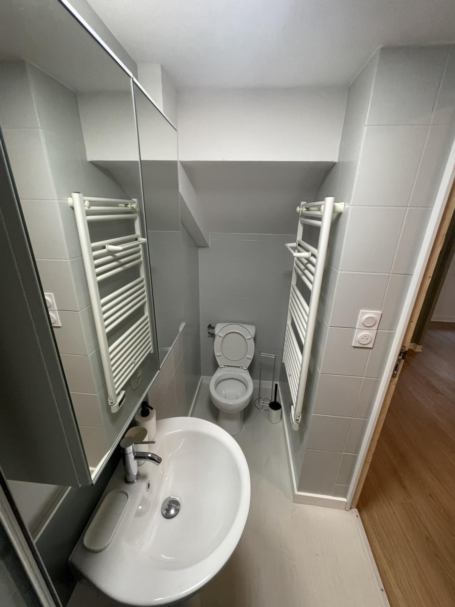 
                                                Location
                                                 Studio Bordeaux Gambetta Triangle Or