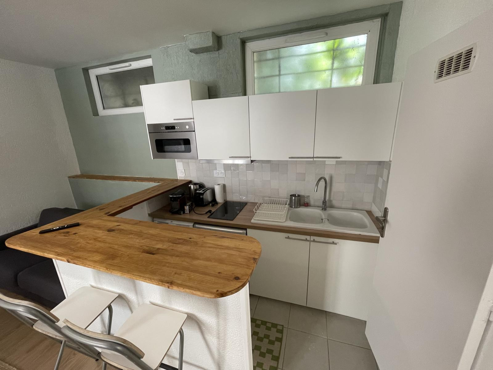 
                                                Location
                                                 Studio Bordeaux Gambetta Triangle Or