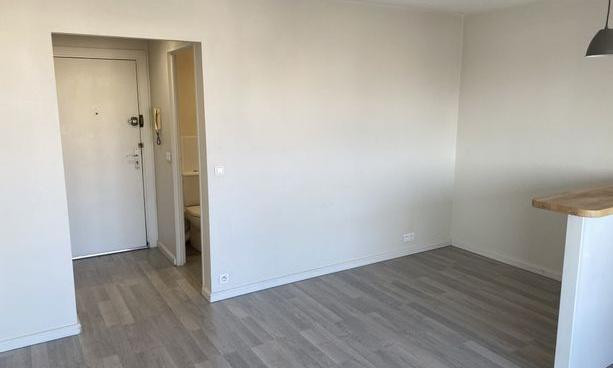 
                                                Location
                                                 Studio Boulogne balcon vue sur la Tour Eiffel