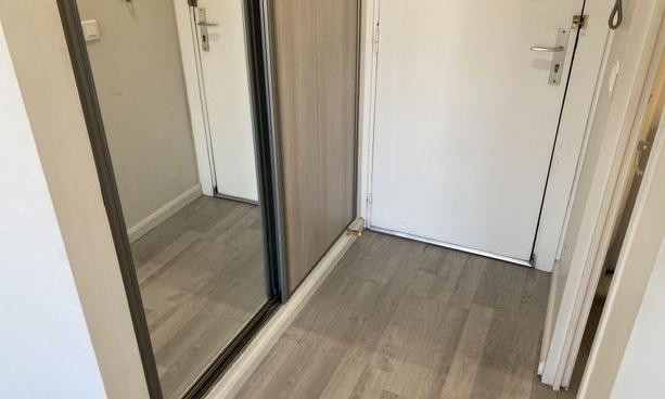 
                                                Location
                                                 Studio Boulogne balcon vue sur la Tour Eiffel