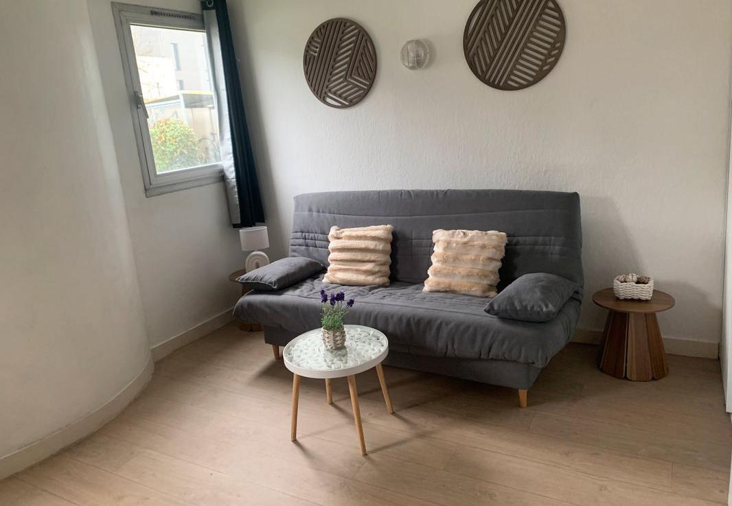 
                                                Location
                                                 Studio Bourg-l'Evêque