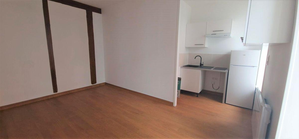
                                                Location
                                                 Studio Brest hyper centre