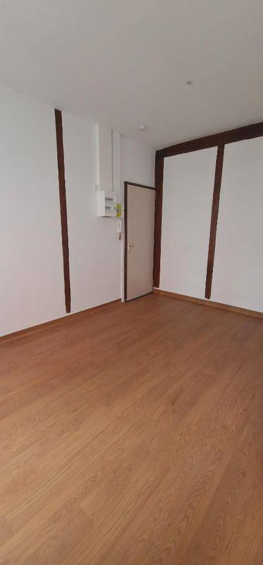 
                                                Location
                                                 Studio Brest hyper centre
