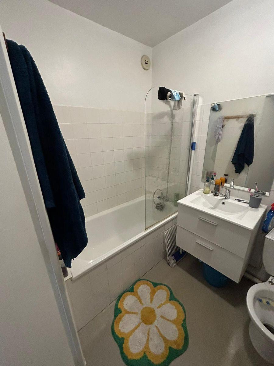 
                                                Location
                                                 Studio calme climatisé plein sud avec parking