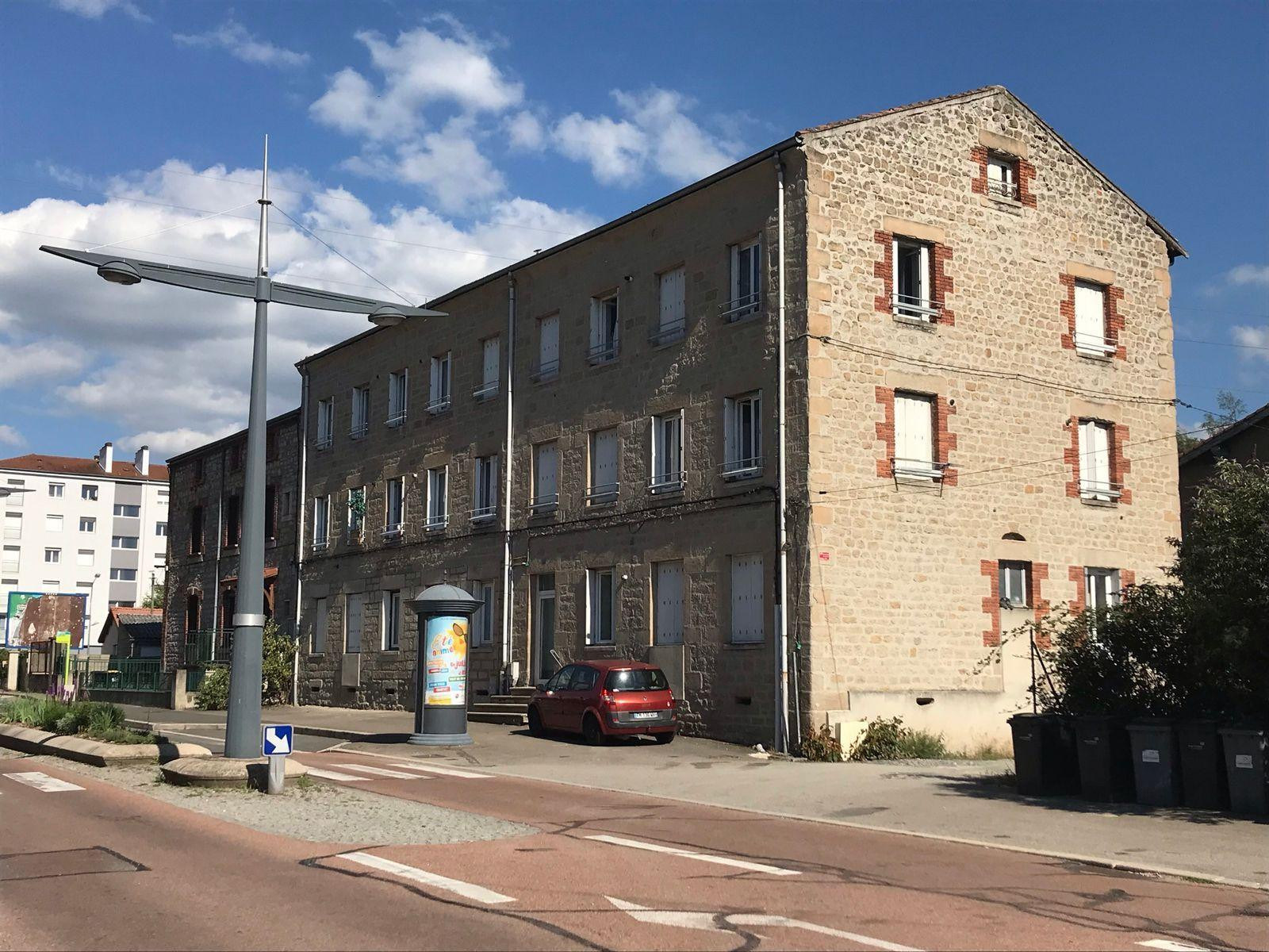 
                                                Location
                                                 Studio calme climatisé plein sud avec parking