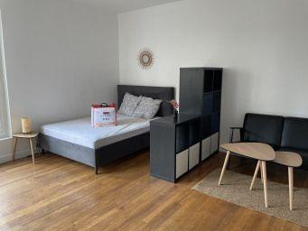 
                                                Location
                                                 Studio calme et cosy, meublé, 33m² dans le 15eme