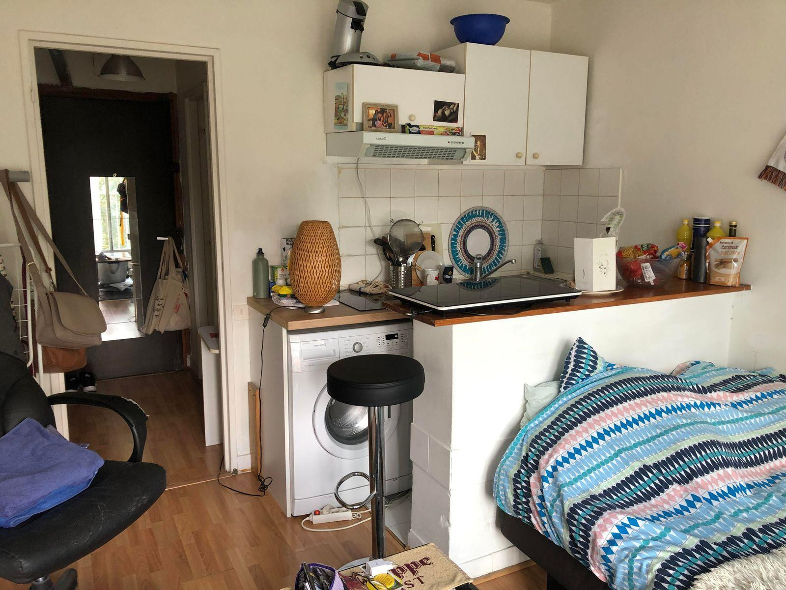 
                                                Location
                                                 studio calme et lumineux idéal pour étudiant.