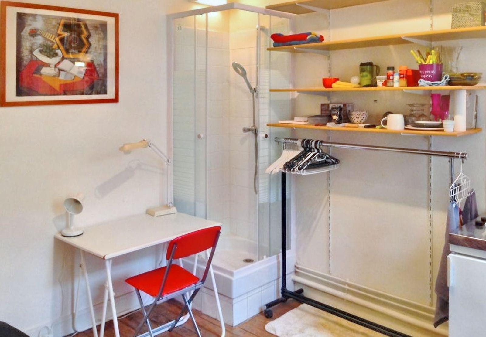 
                                                Location
                                                 Studio calme et très lumineux face au Parc Monceau