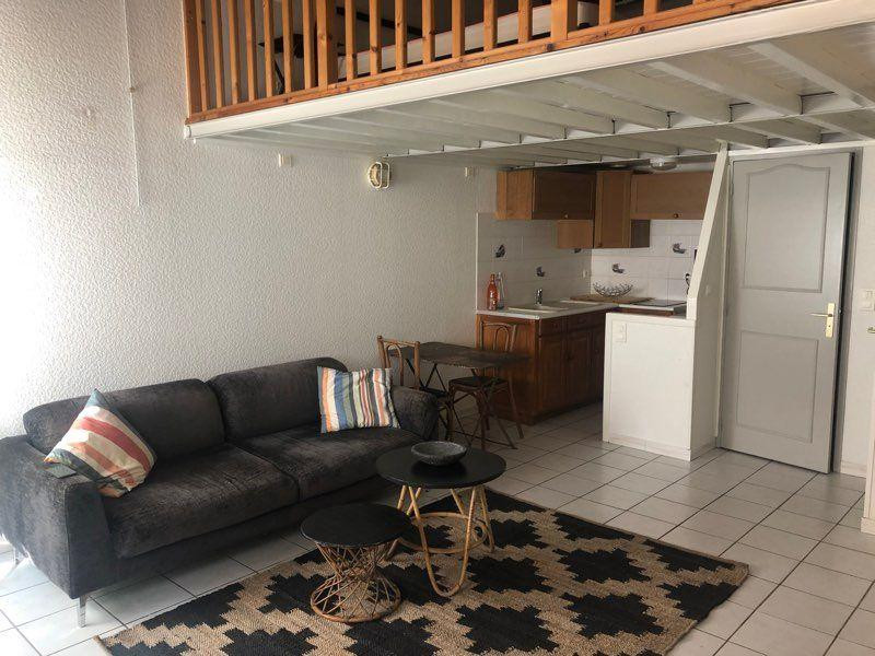 
                                                Location
                                                 Studio canut meublé Croix Rousse Rue des Chartreux