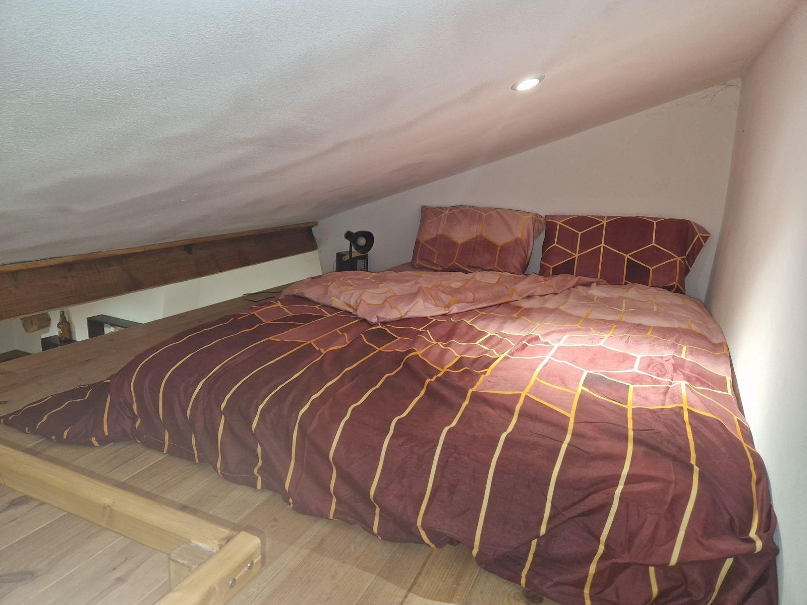 
                                                Location
                                                 Studio central, tout équipé, +buanderie +pièce vie