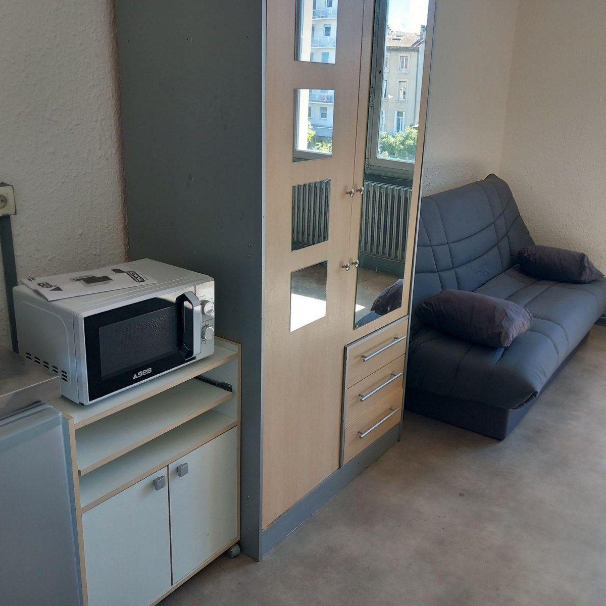 
                                                Location
                                                 Studio centre Valence chauffage eau wifii compris