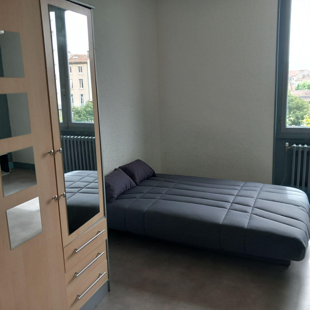
                                                Location
                                                 Studio centre Valence chauffage eau wifii compris