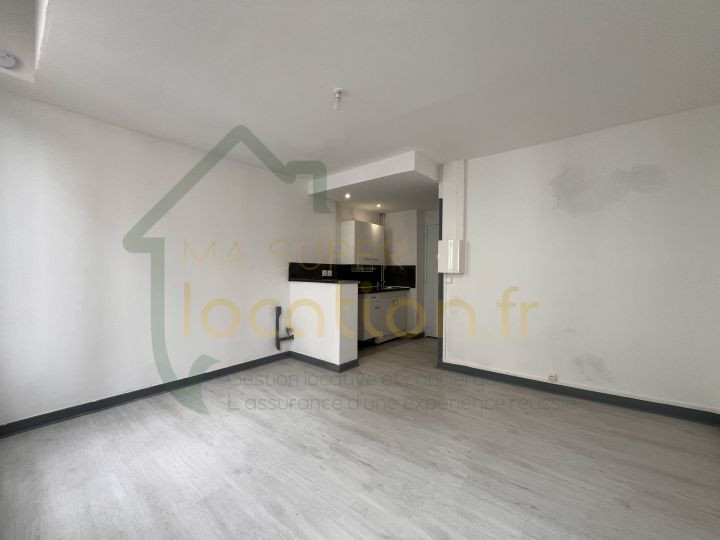 
                                                Location
                                                 Studio centre ville