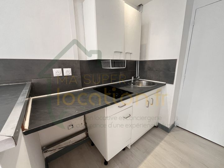 
                                                Location
                                                 Studio centre ville