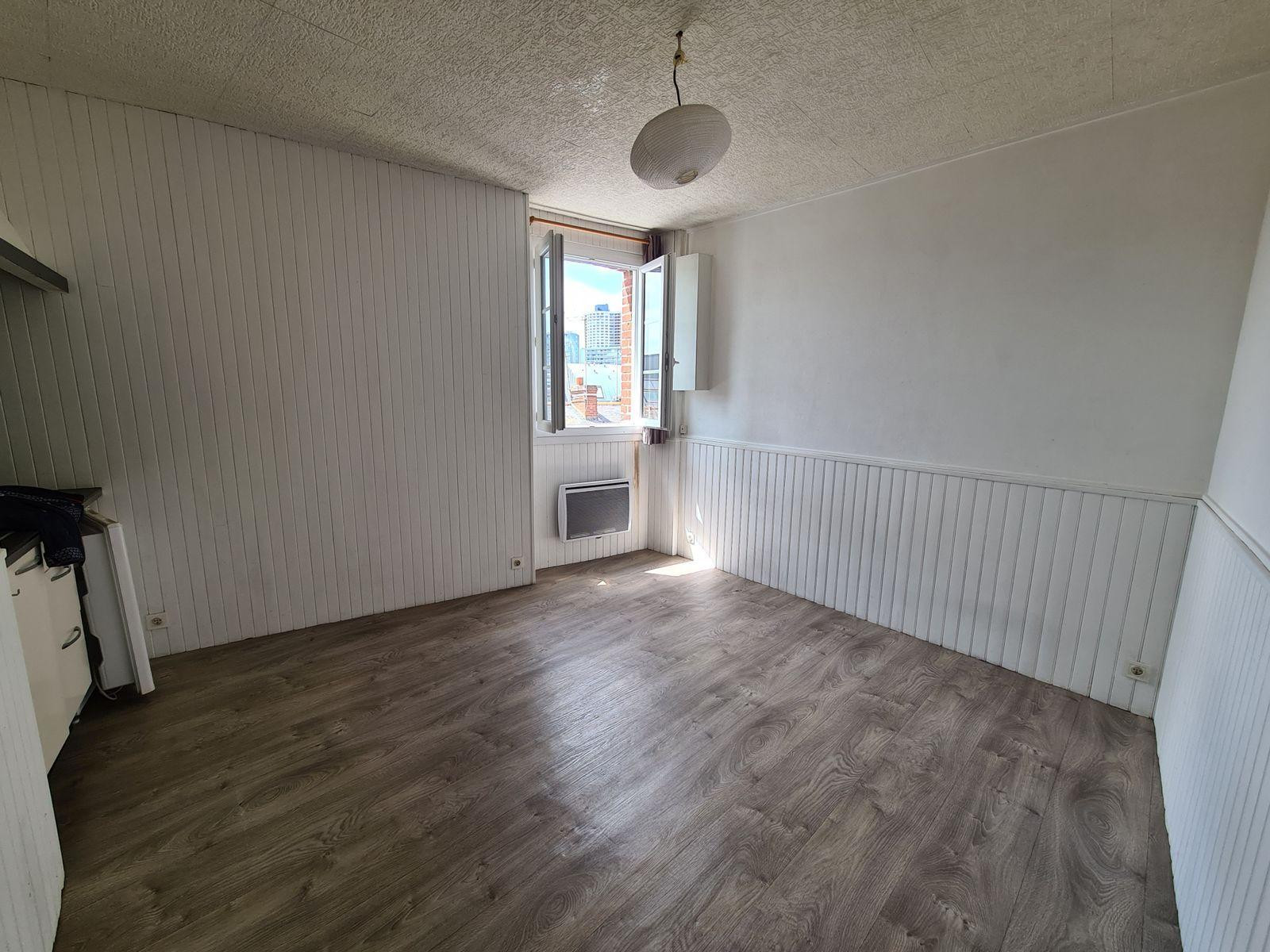 
                                                Location
                                                 Studio centre-ville