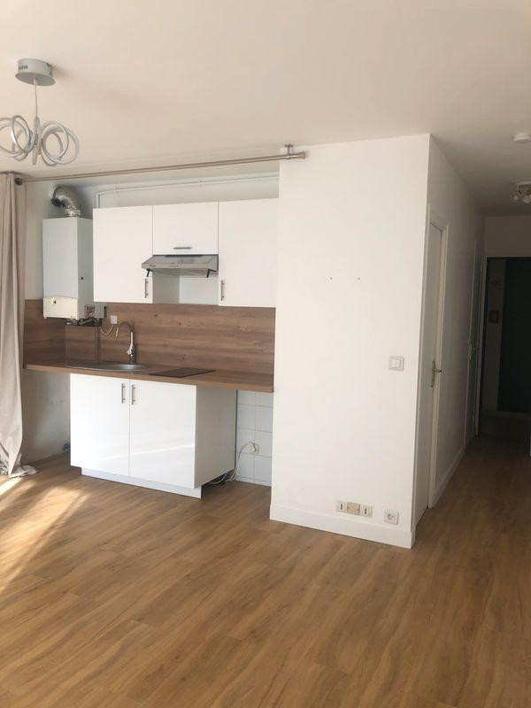 
                                                Location
                                                 Studio centre ville