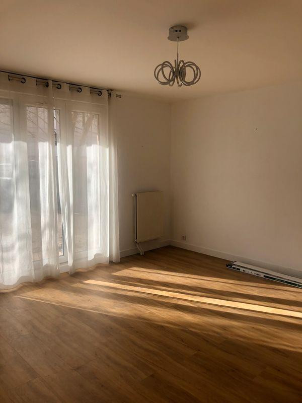 
                                                Location
                                                 Studio centre ville