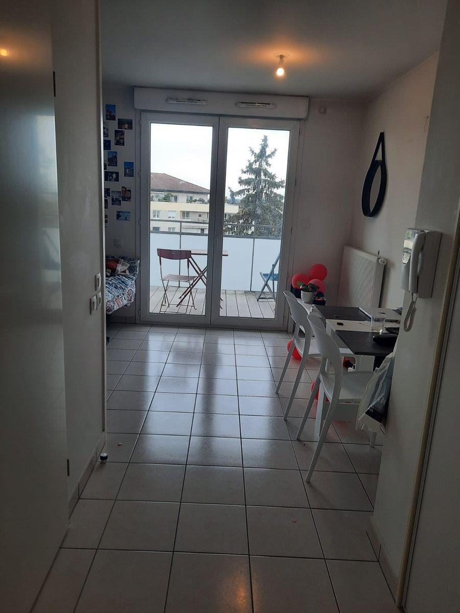
                                                Location
                                                 Studio centre-ville Annemasse et parking