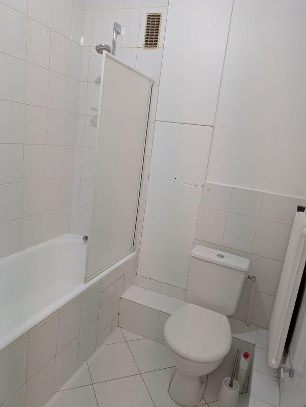 
                                                Location
                                                 Studio - charges incluant chauffage et eau chaude