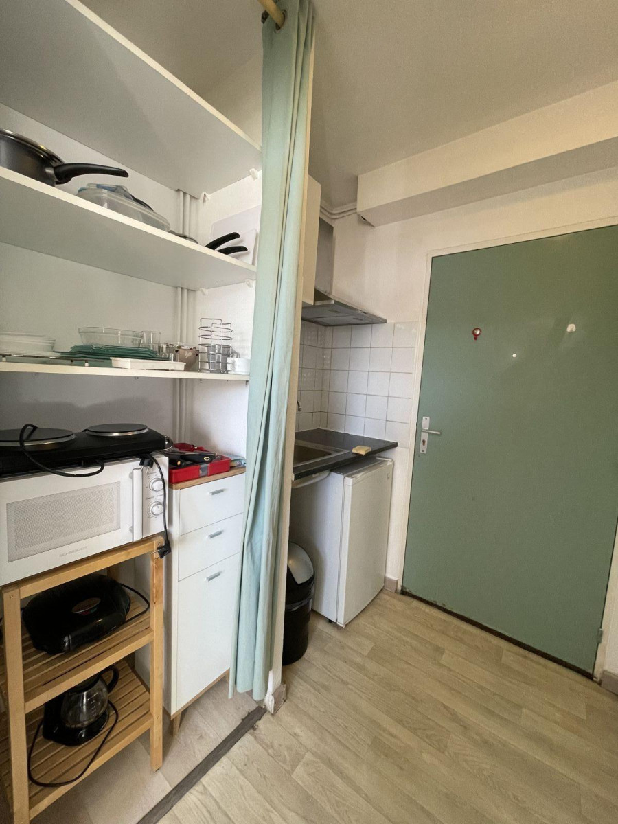 
                                                Location
                                                 Studio climatisé
