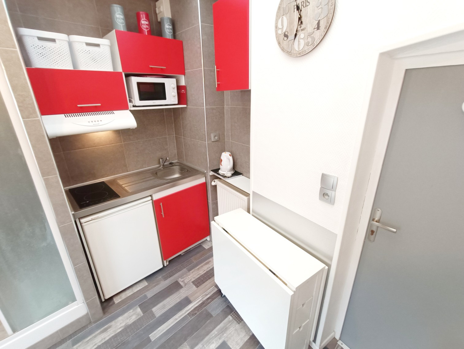 
                                                Location
                                                 Studio compact, confort assuré