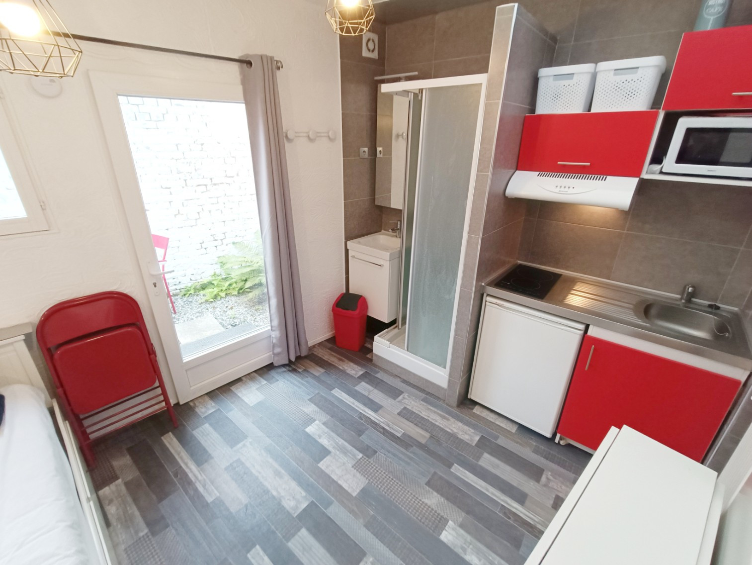 
                                                Location
                                                 Studio compact, confort assuré