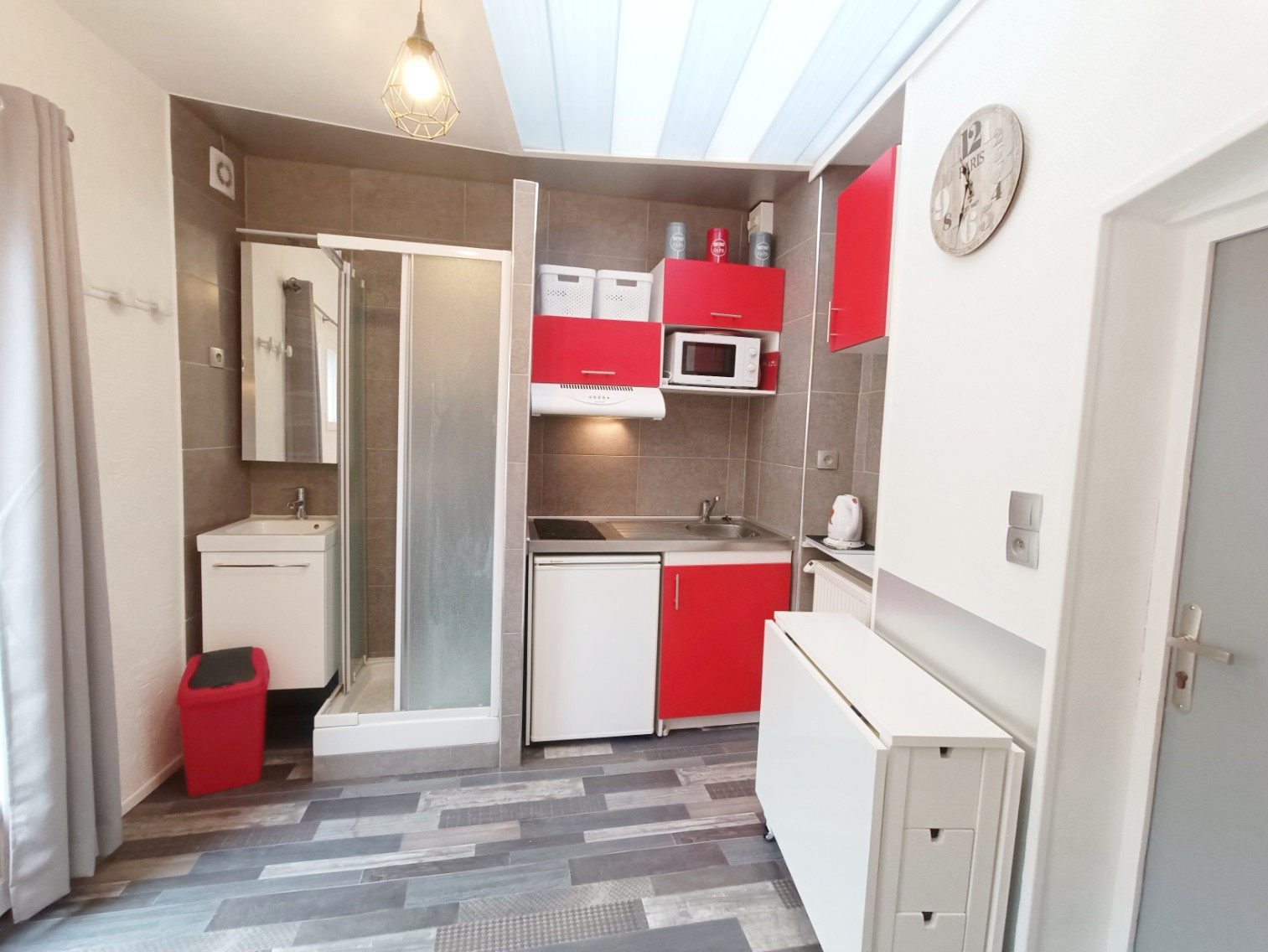 
                                                Location
                                                 Studio compact, confort assuré