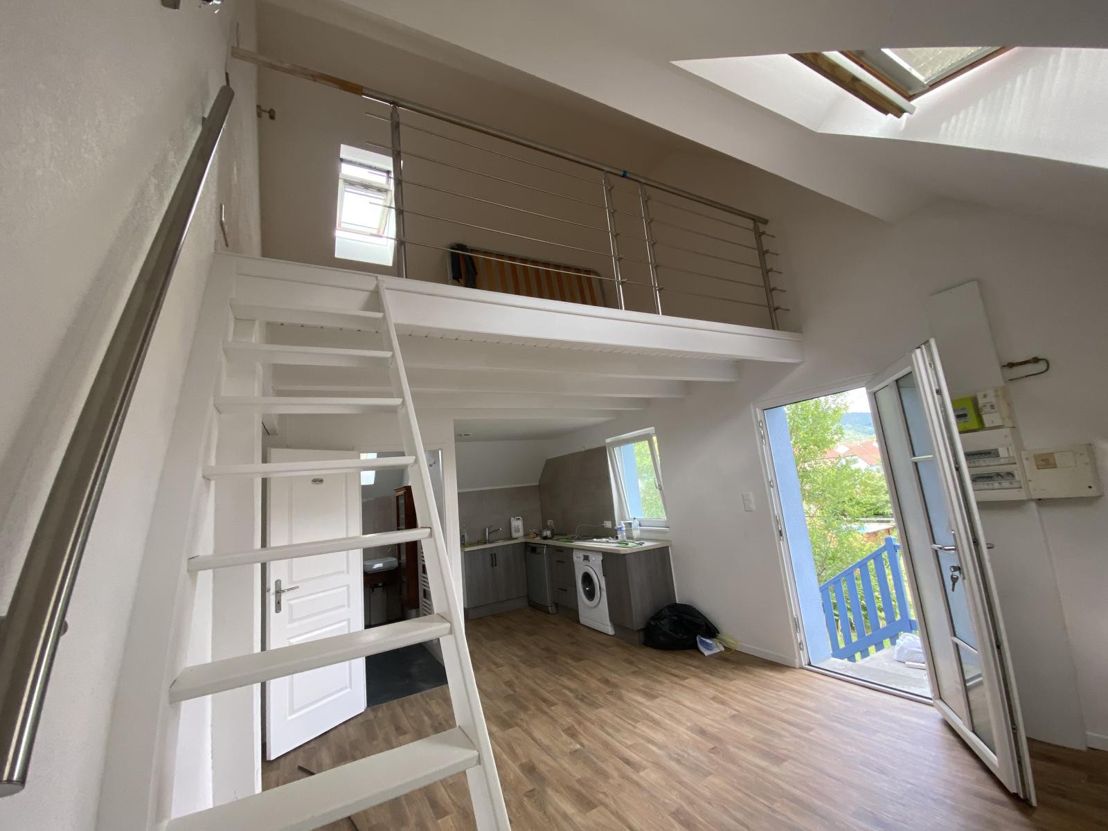 
                                                Location
                                                 Studio confortable