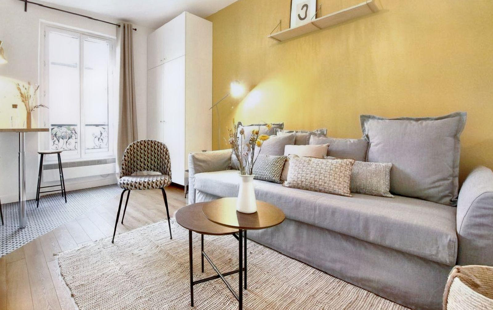 
                                                Location
                                                 Studio confortable et lumineux, design architecte