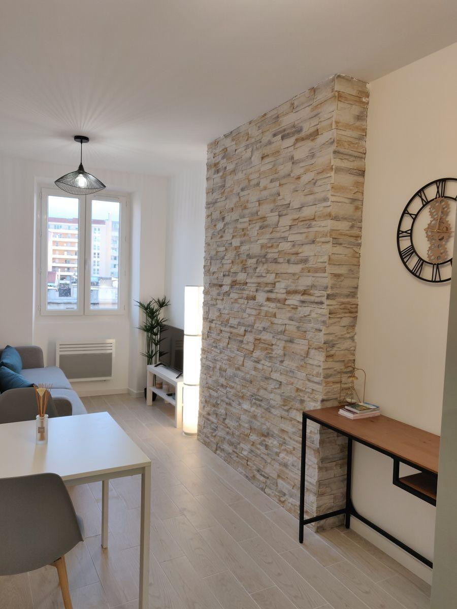 
                                                Location
                                                 studio cosy à 1 minute du palais longchamps