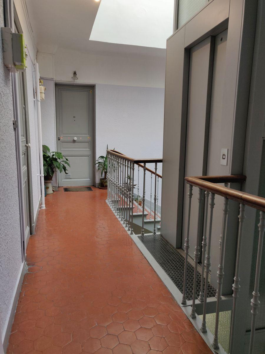 
                                                Location
                                                 studio cosy à 1 minute du palais longchamps
