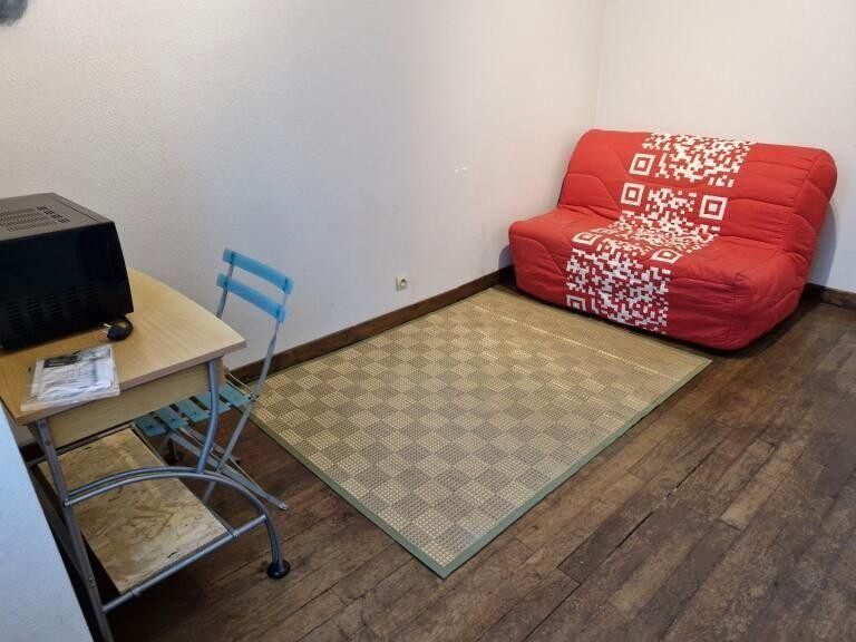 
                                                Location
                                                 Studio cosy et bien placé
