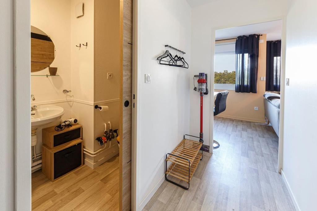 
                                                Location
                                                 Studio cosy et confortable