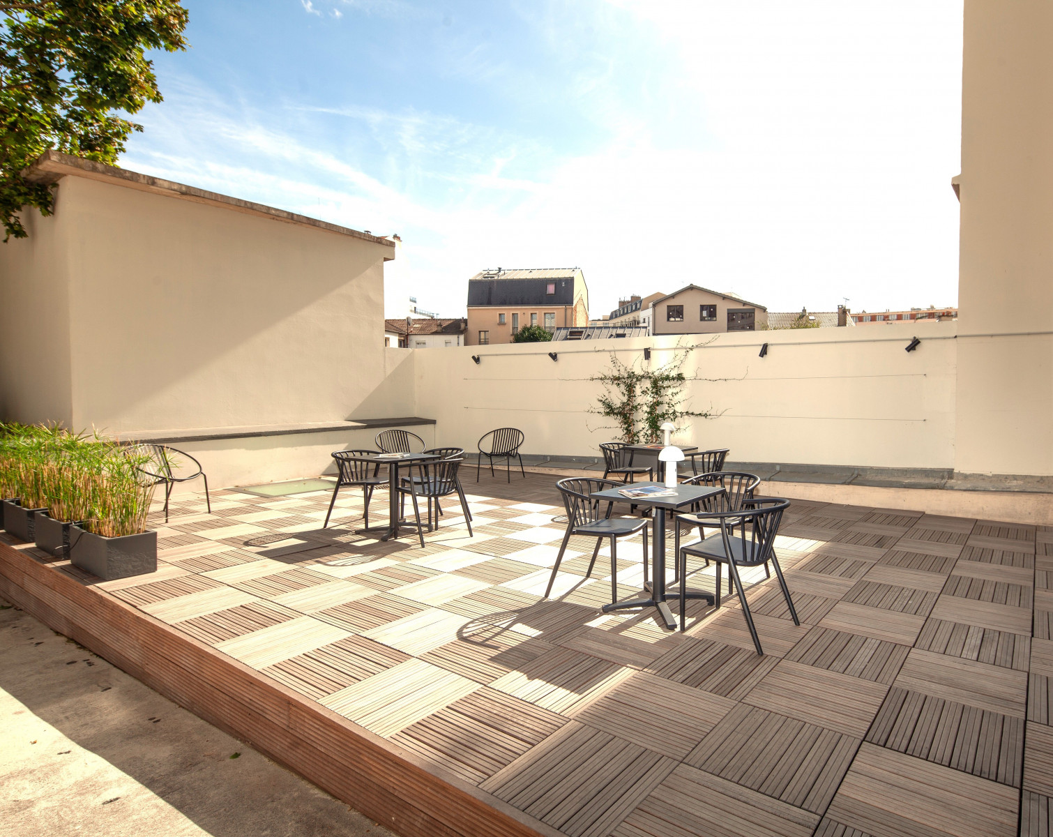 
                                                Location
                                                 Studio d'angle côté jardin avec rooftop, salle de sport, home cinéma, services de ménage et maintenance dans une résidence neuve en colivinG (loyer tout inclus)