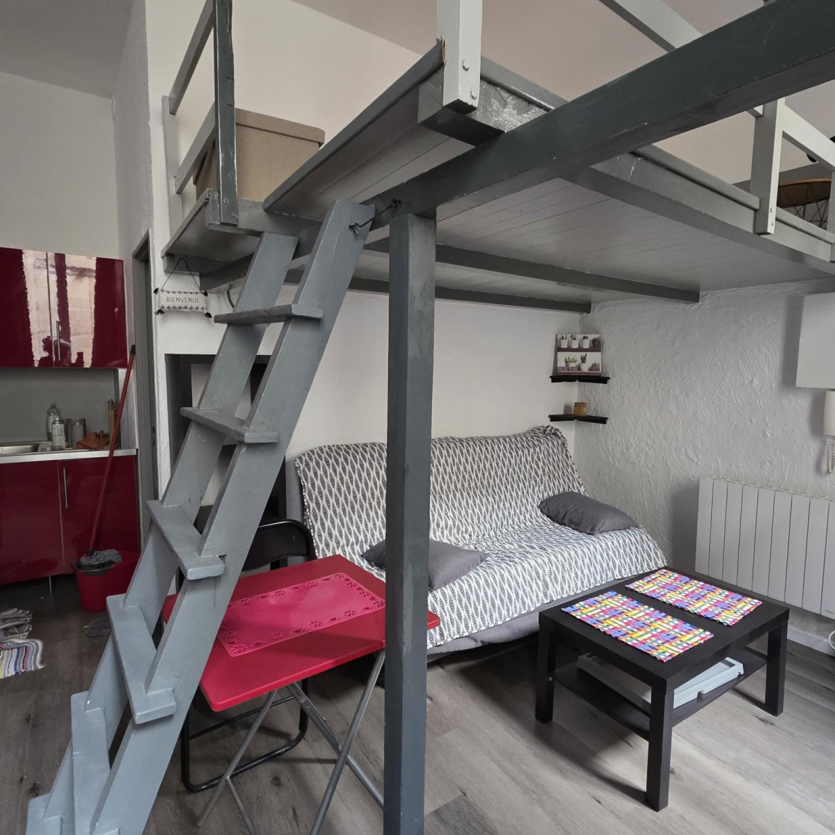 
                                                Location
                                                 Studio dans immeuble bourgeois plein centre