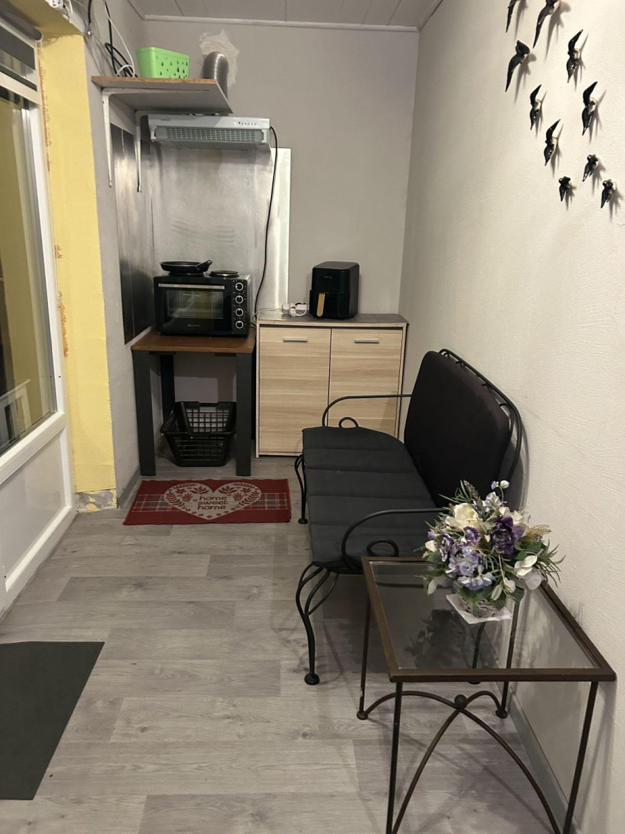 
                                                Location
                                                 Studio dans la propriété proche de la frontière