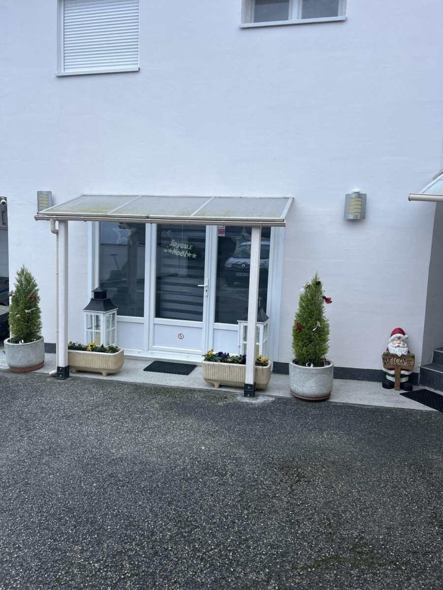 
                                                Location
                                                 Studio dans la propriété proche de la frontière