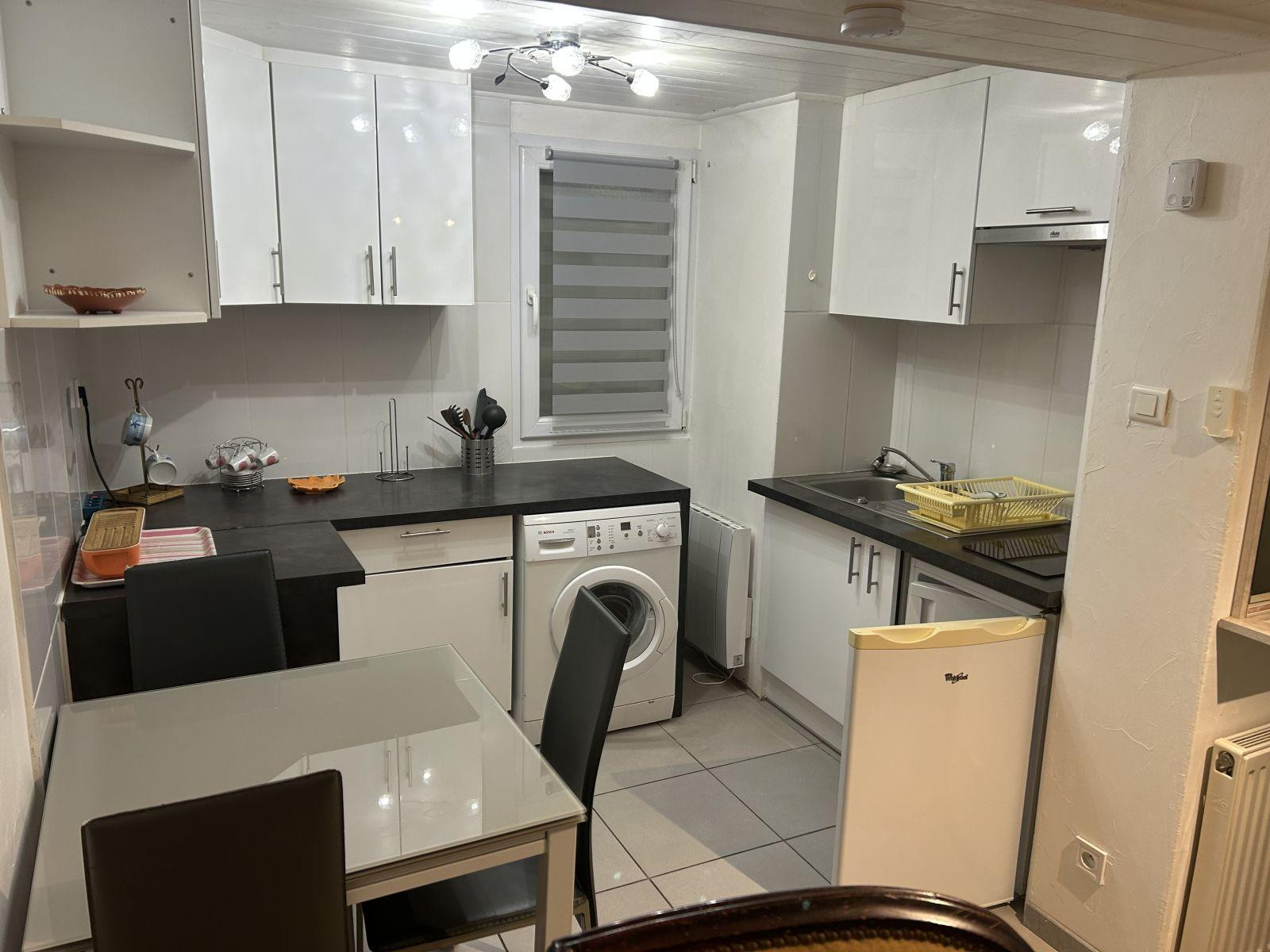 
                                                Location
                                                 Studio dans la propriété proche de la frontière