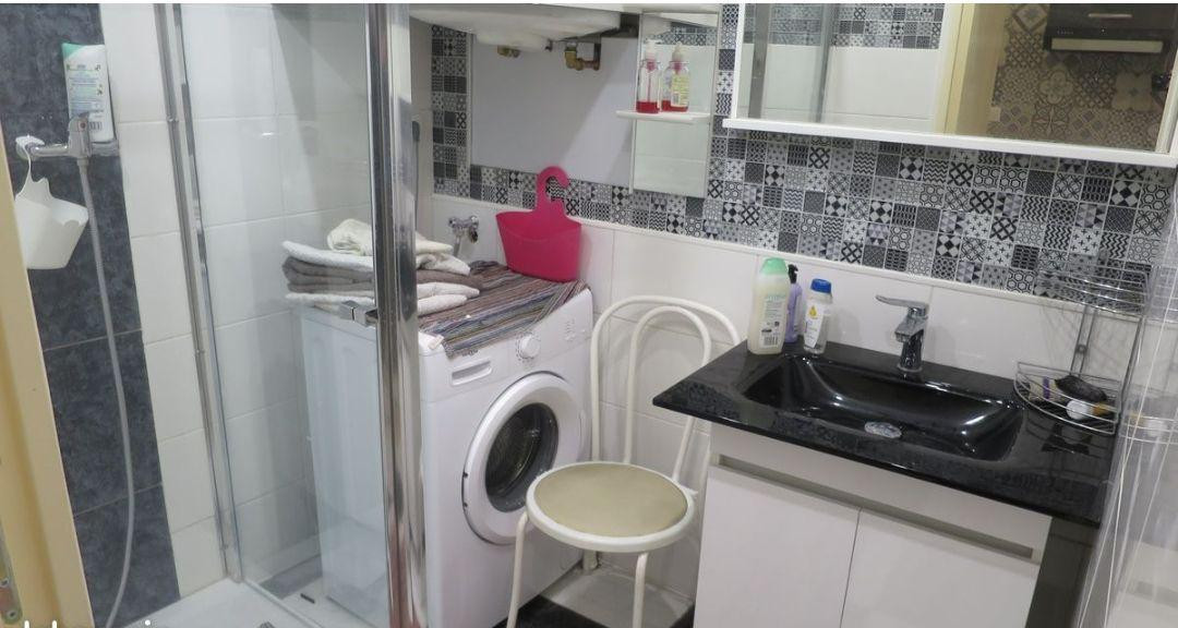 
                                                Location
                                                 Studio dans petite rue calme en coeur de ville