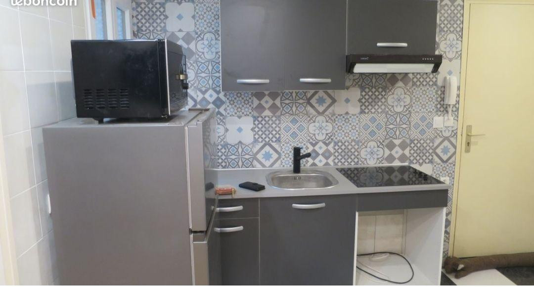 
                                                Location
                                                 Studio dans petite rue calme en coeur de ville