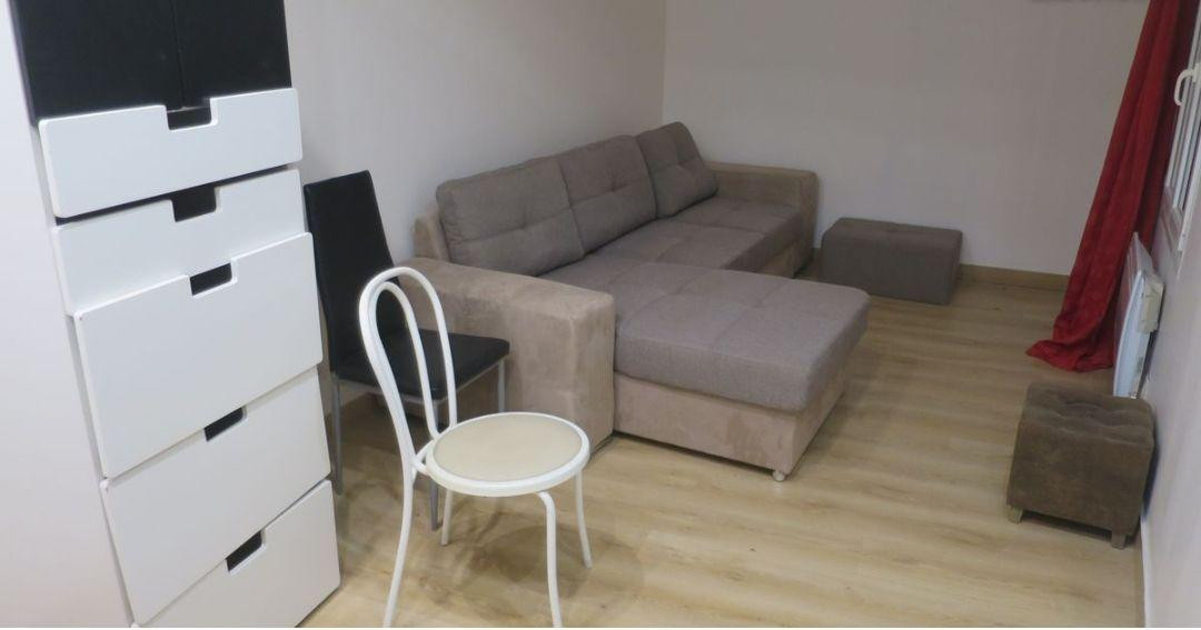 
                                                Location
                                                 Studio dans petite rue calme en coeur de ville