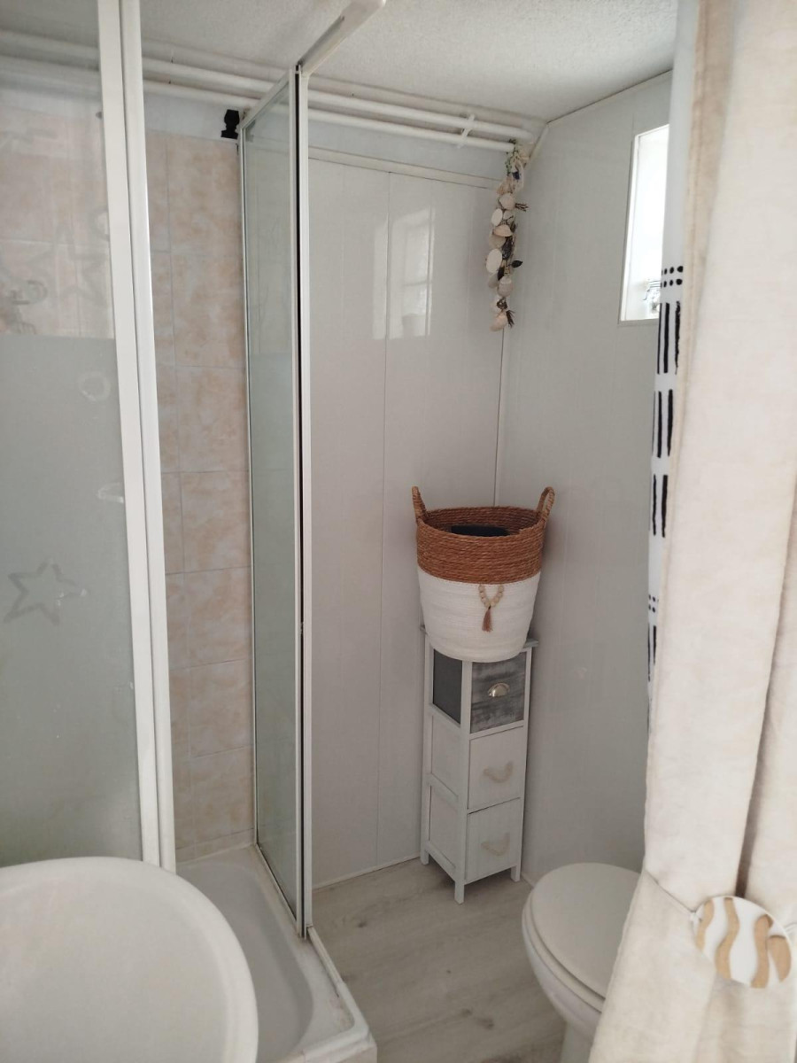 
                                                Location
                                                 Studio dans  propriété avec grand jardin