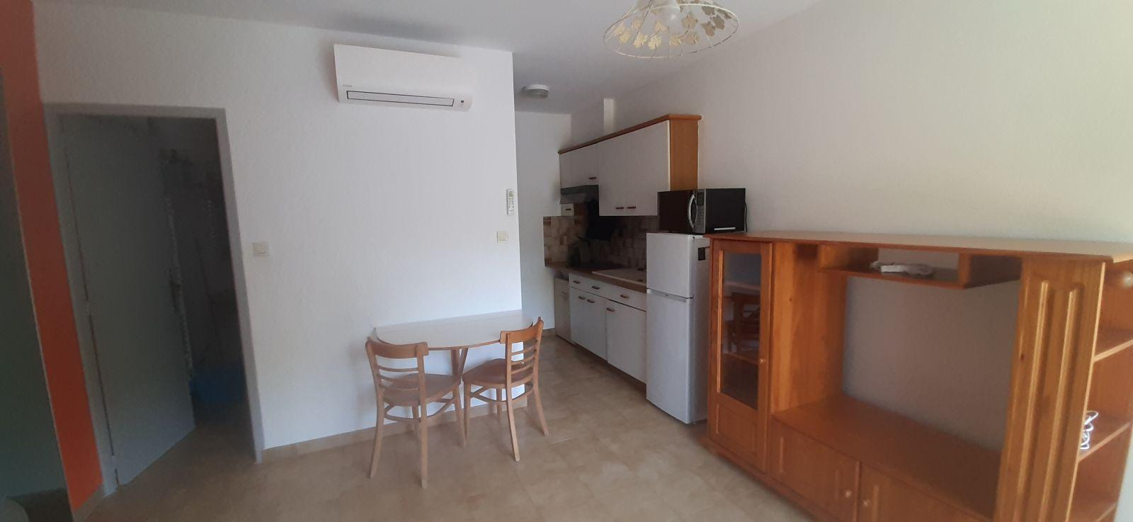 
                                                Location
                                                 Studio dans propriété privée clôturée