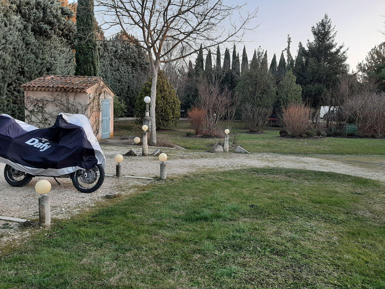 
                                                Location
                                                 Studio dans propriété privée clôturée