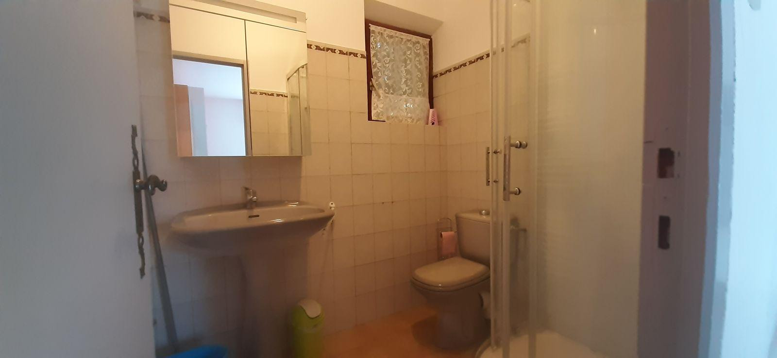
                                                Location
                                                 Studio dans propriété privée clôturée