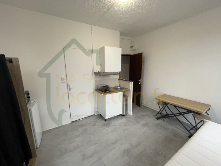 
                                                Location
                                                 Studio dans un quartier calme de SAINT-QUENTIN